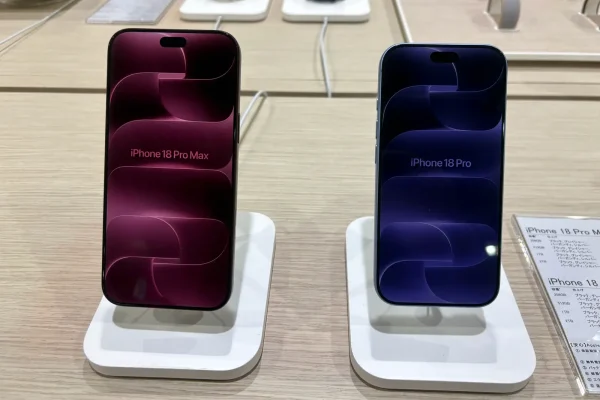 iPhone 18 Pro Max et iPhone 18 Pro exposés côte à côte